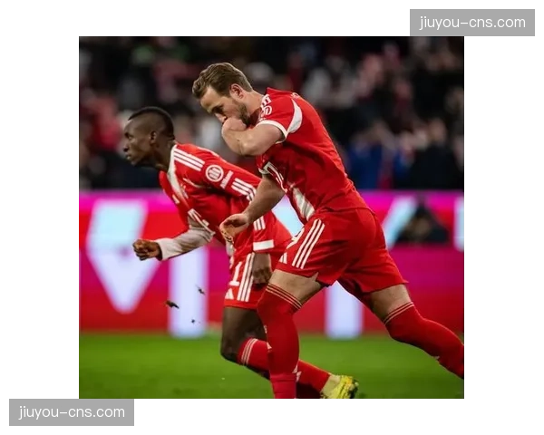 实时：拜仁慕尼黑获得点球，凯恩主罚命中打破僵局