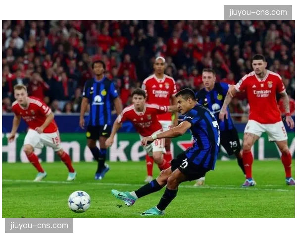 本菲卡2-2战平那不勒斯，总比分4-3惊险晋级欧冠八强