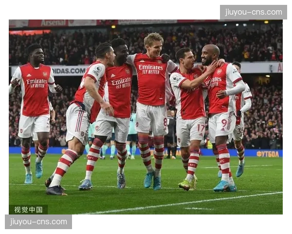 里昂锋线基石留守：拉卡泽特拒绝英超报价，全力助队撼动巴黎霸权